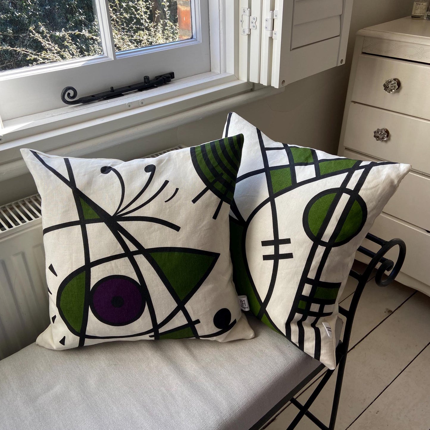 Birdie cushion in olive