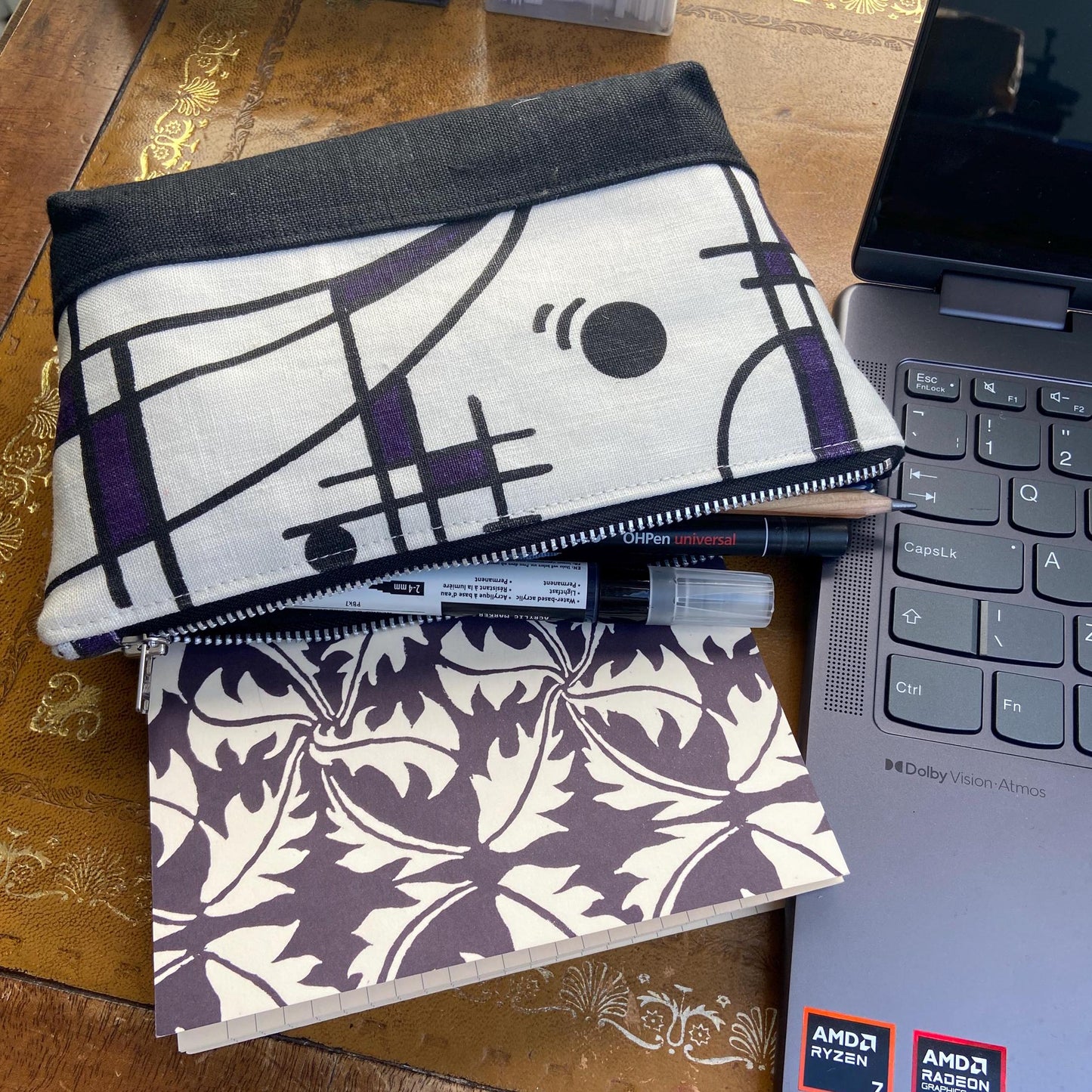 Curve medium washbag