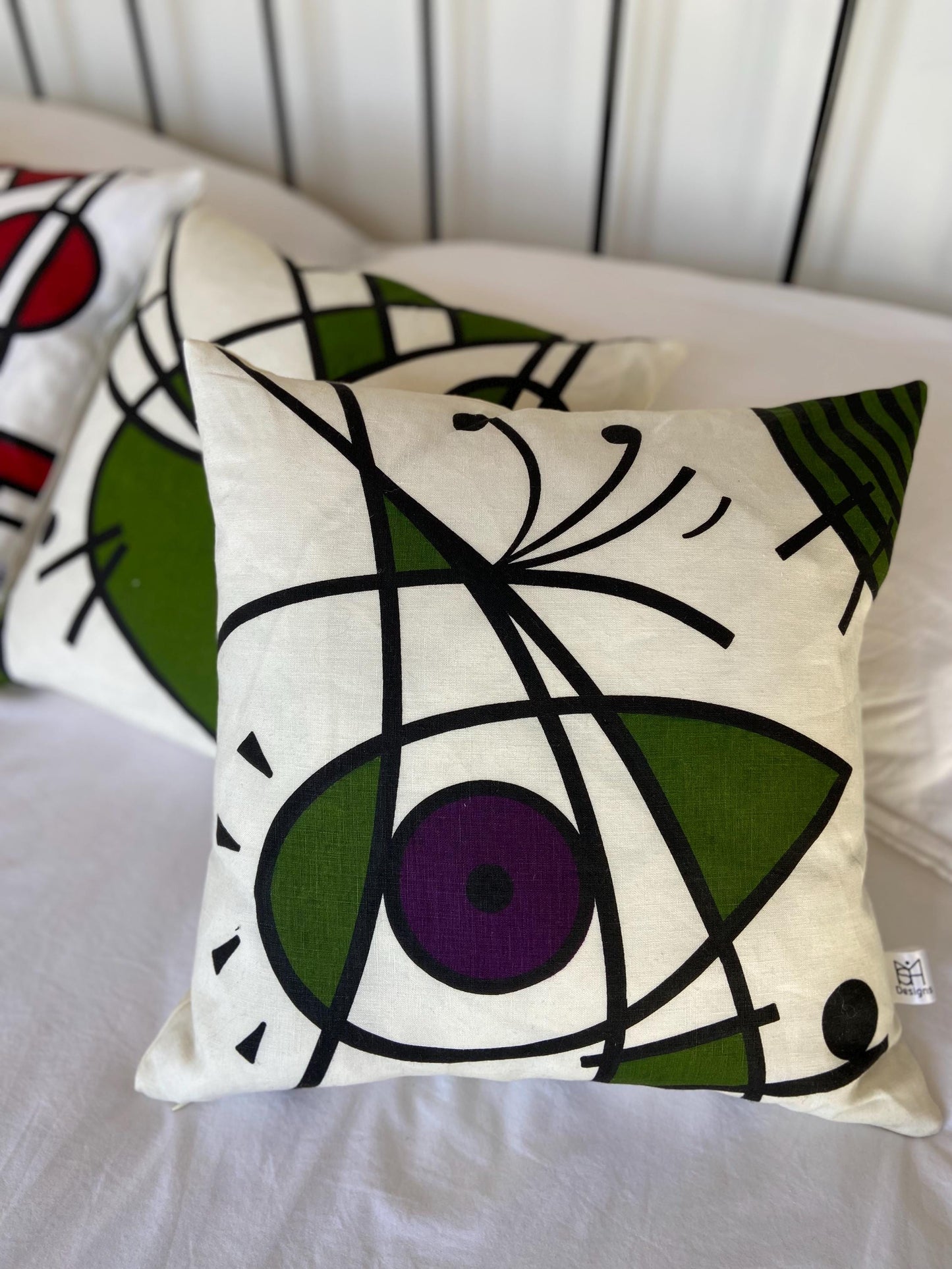 Birdie cushion in olive