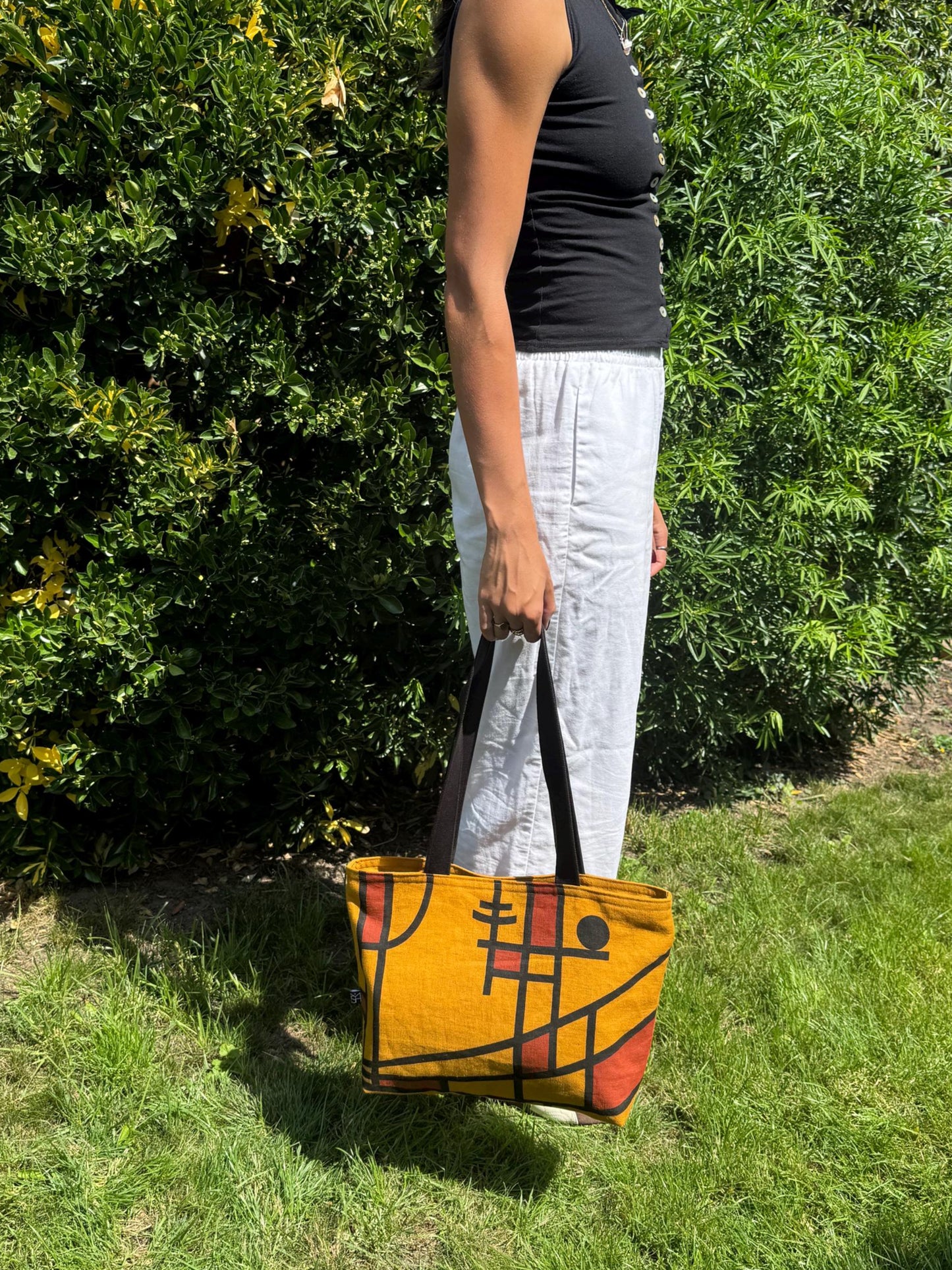 Curve Tote bag in mustard