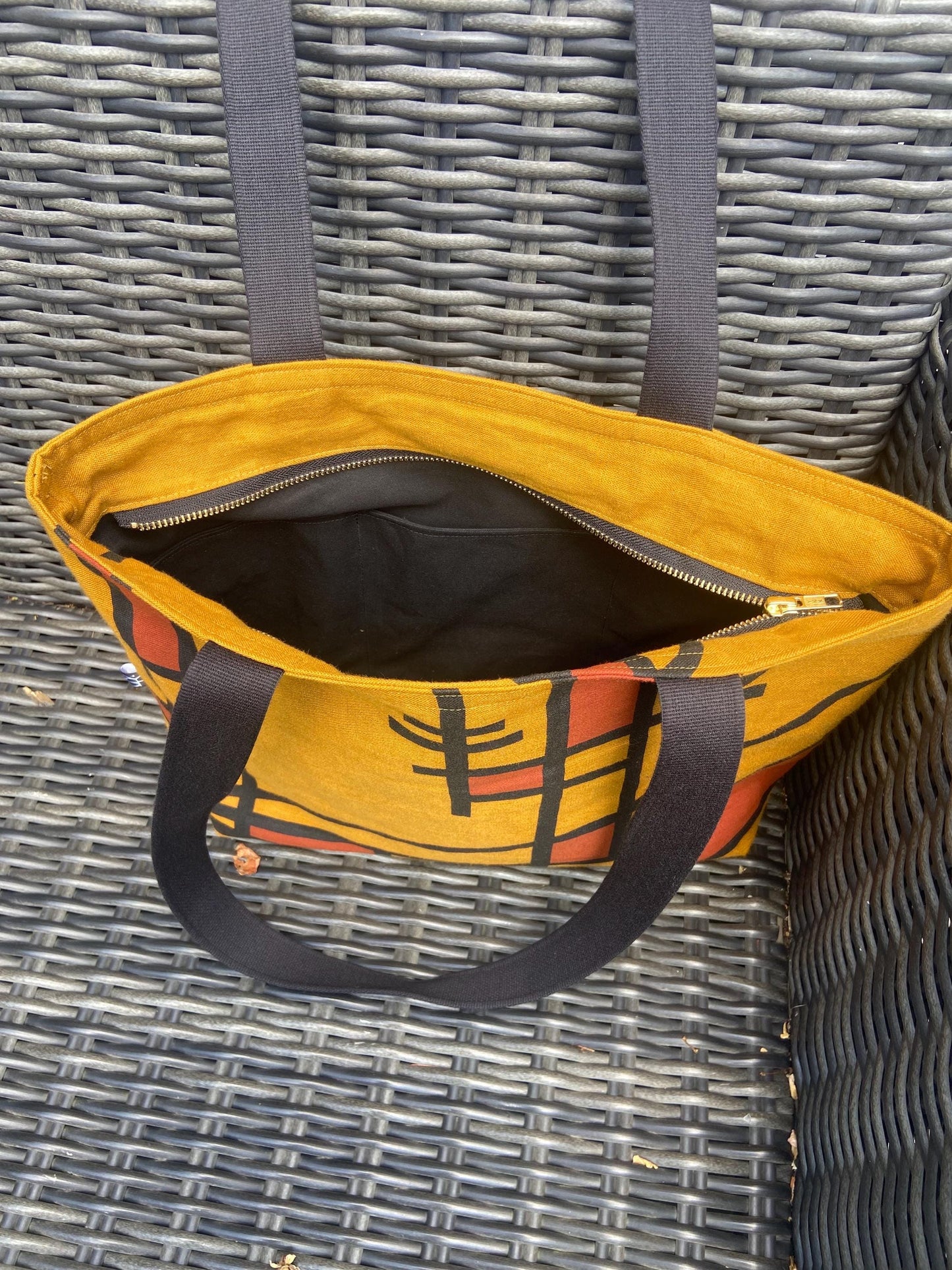 Curve Tote bag in mustard