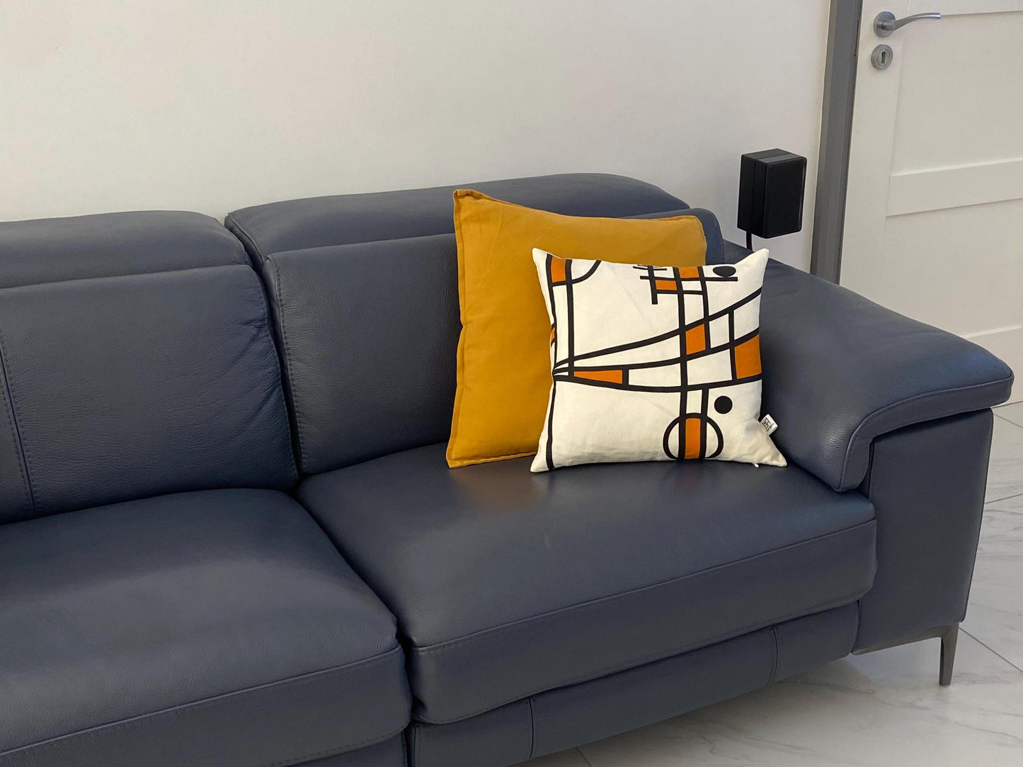 Curve cushion in ochre