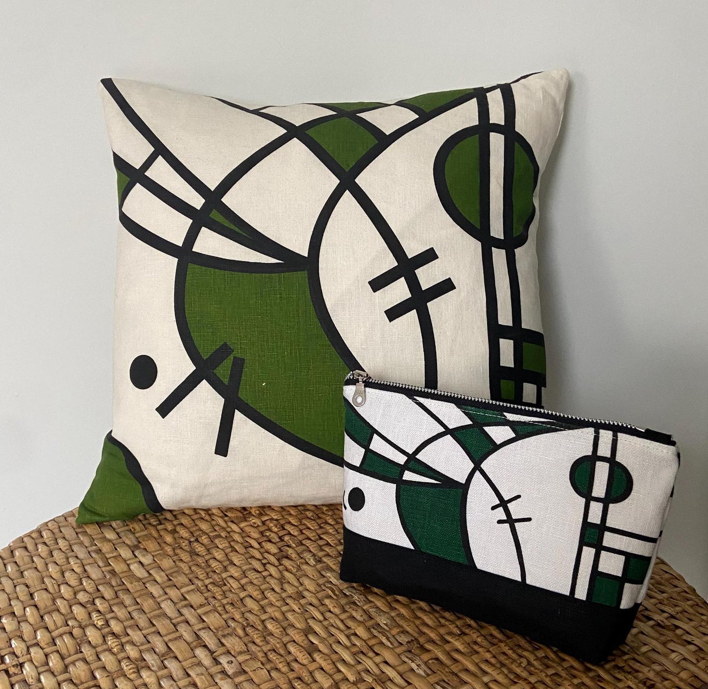 Luna cushion in olive