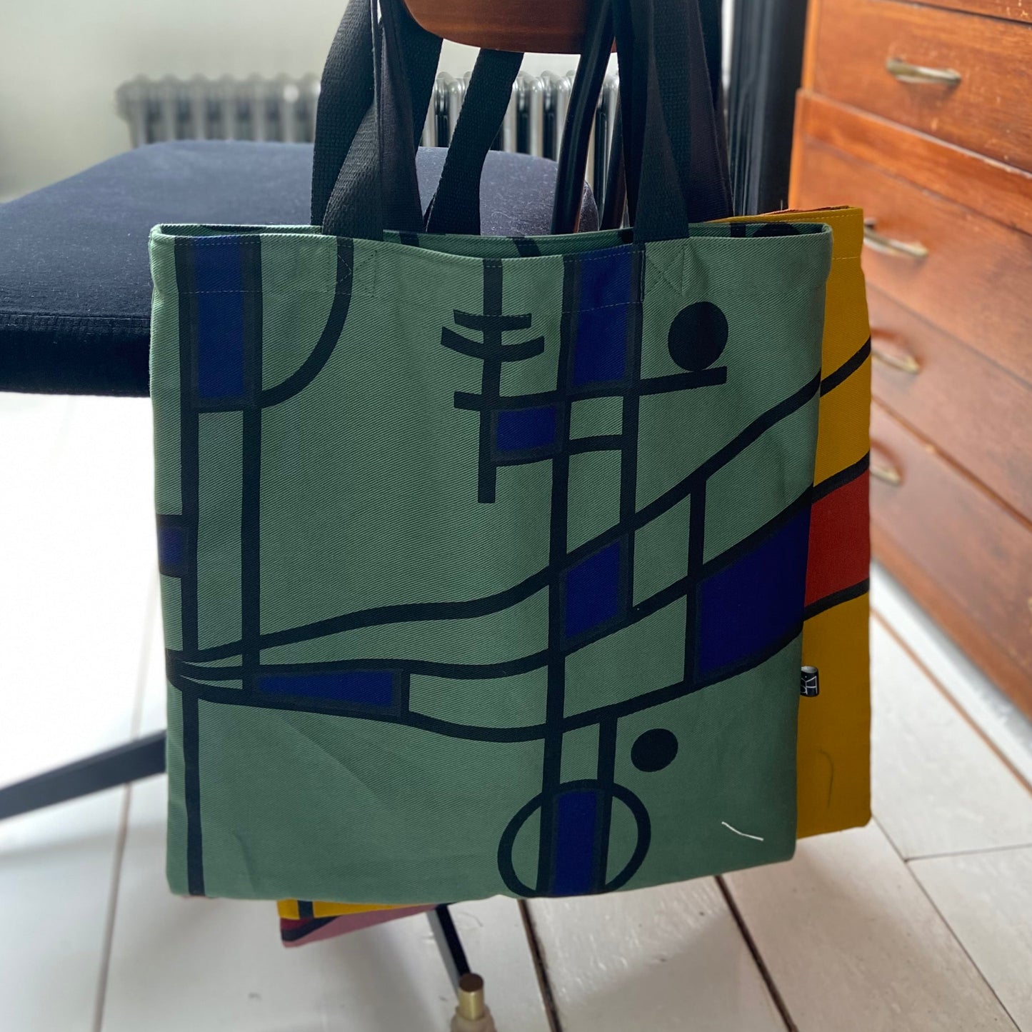 Foldable tote bag