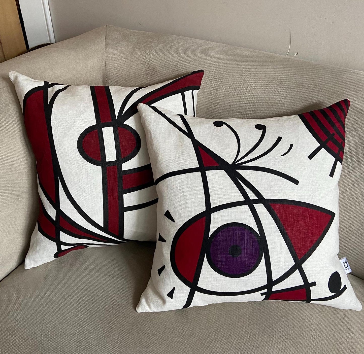 Birdie cushion in burgundy