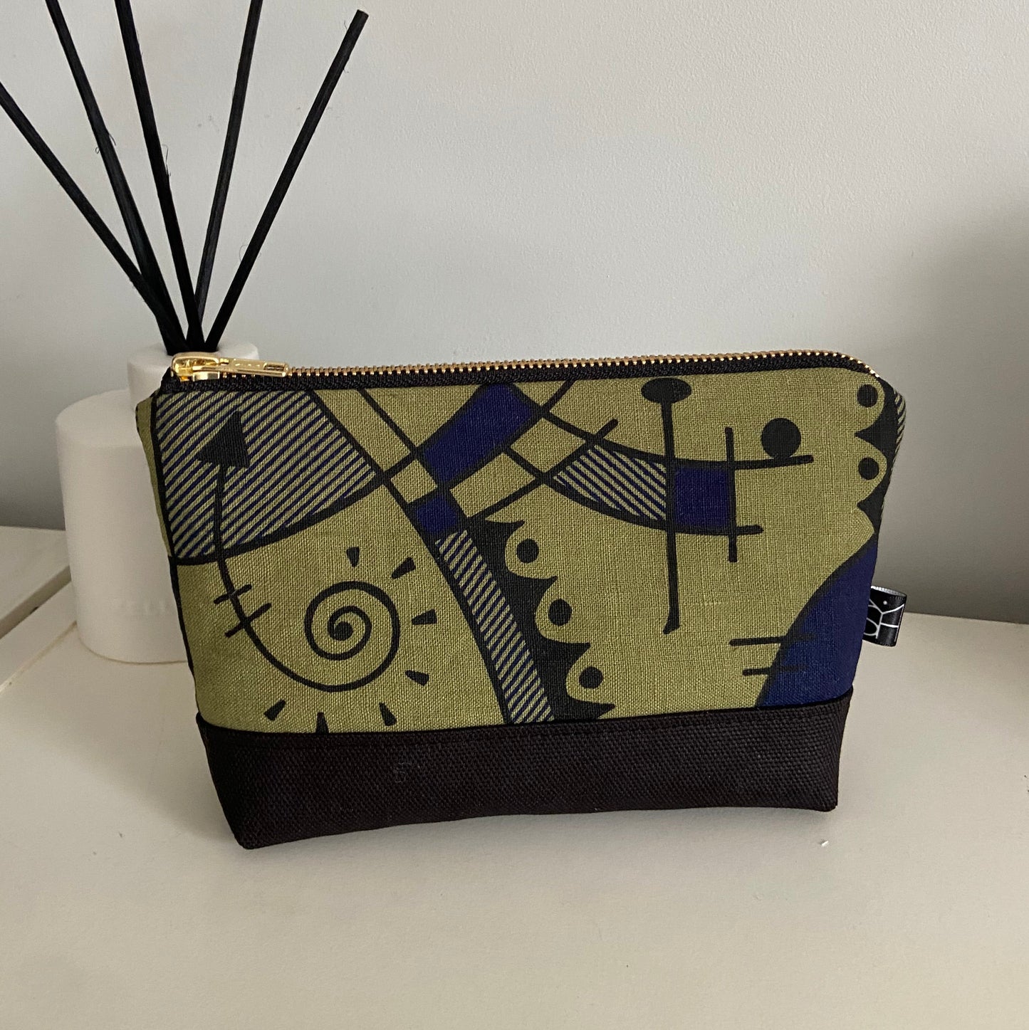 Jazz medium washbag in deep blue on green