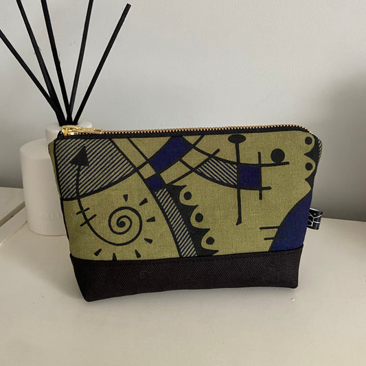 Jazz medium washbag in deep blue on green