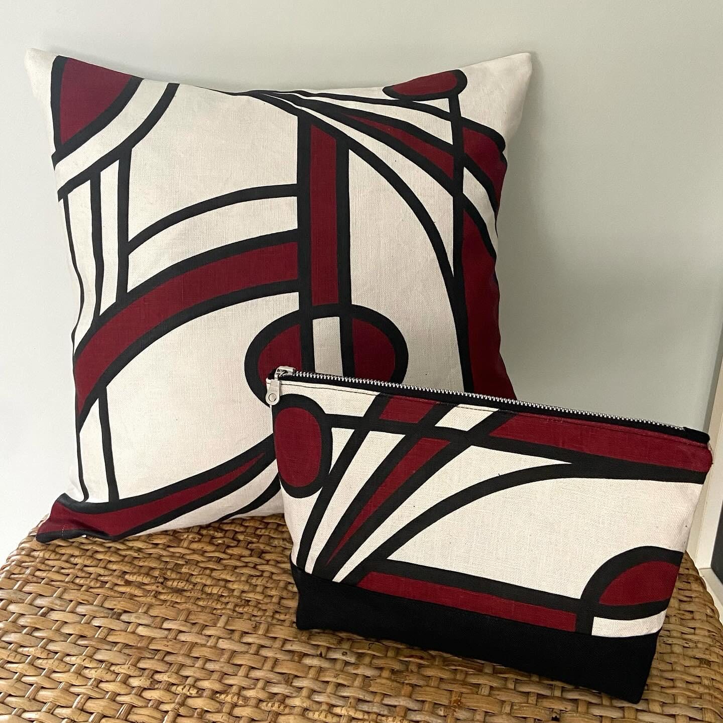 Bloom cushion in burgundy