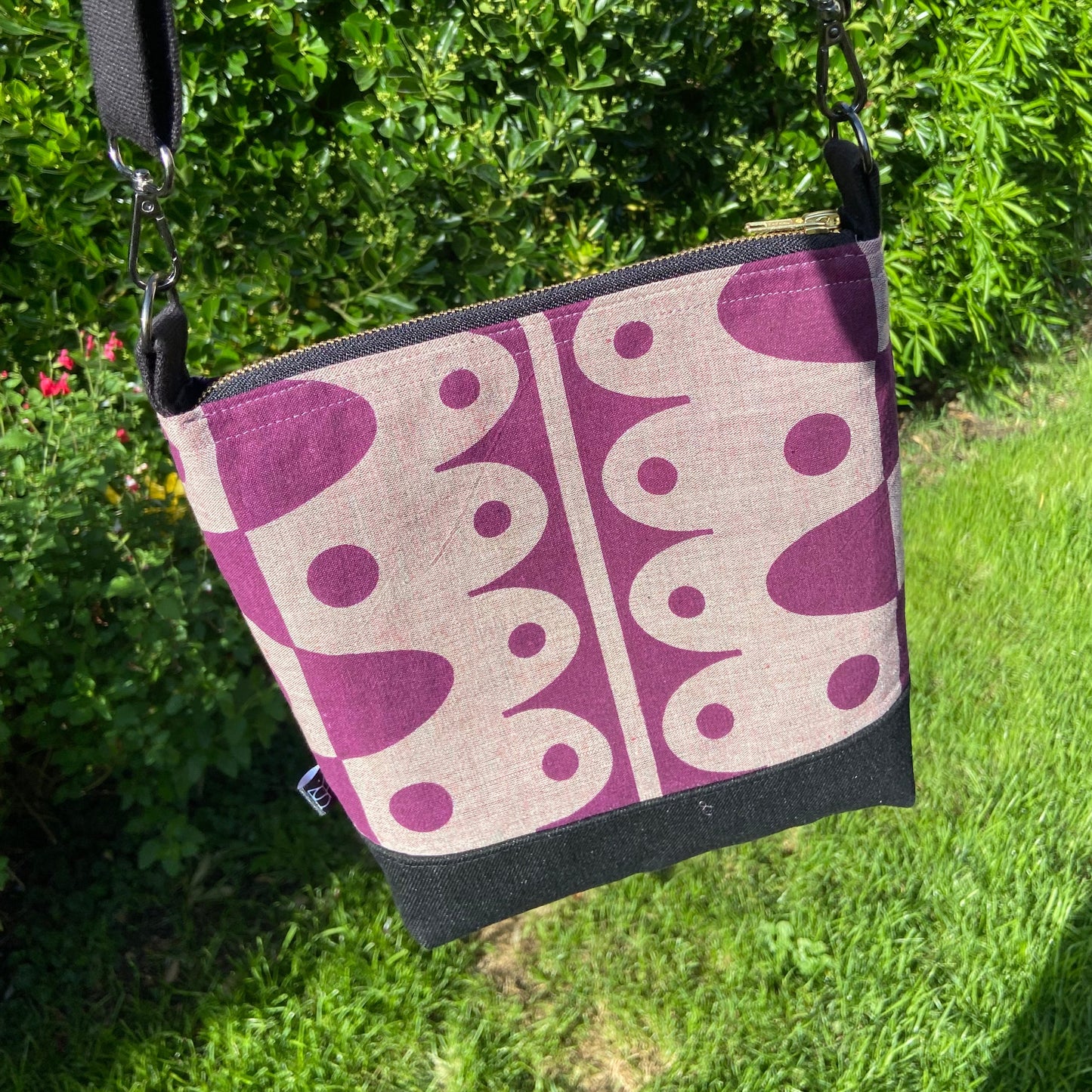 Rhythm Cross-body bag in Plum
