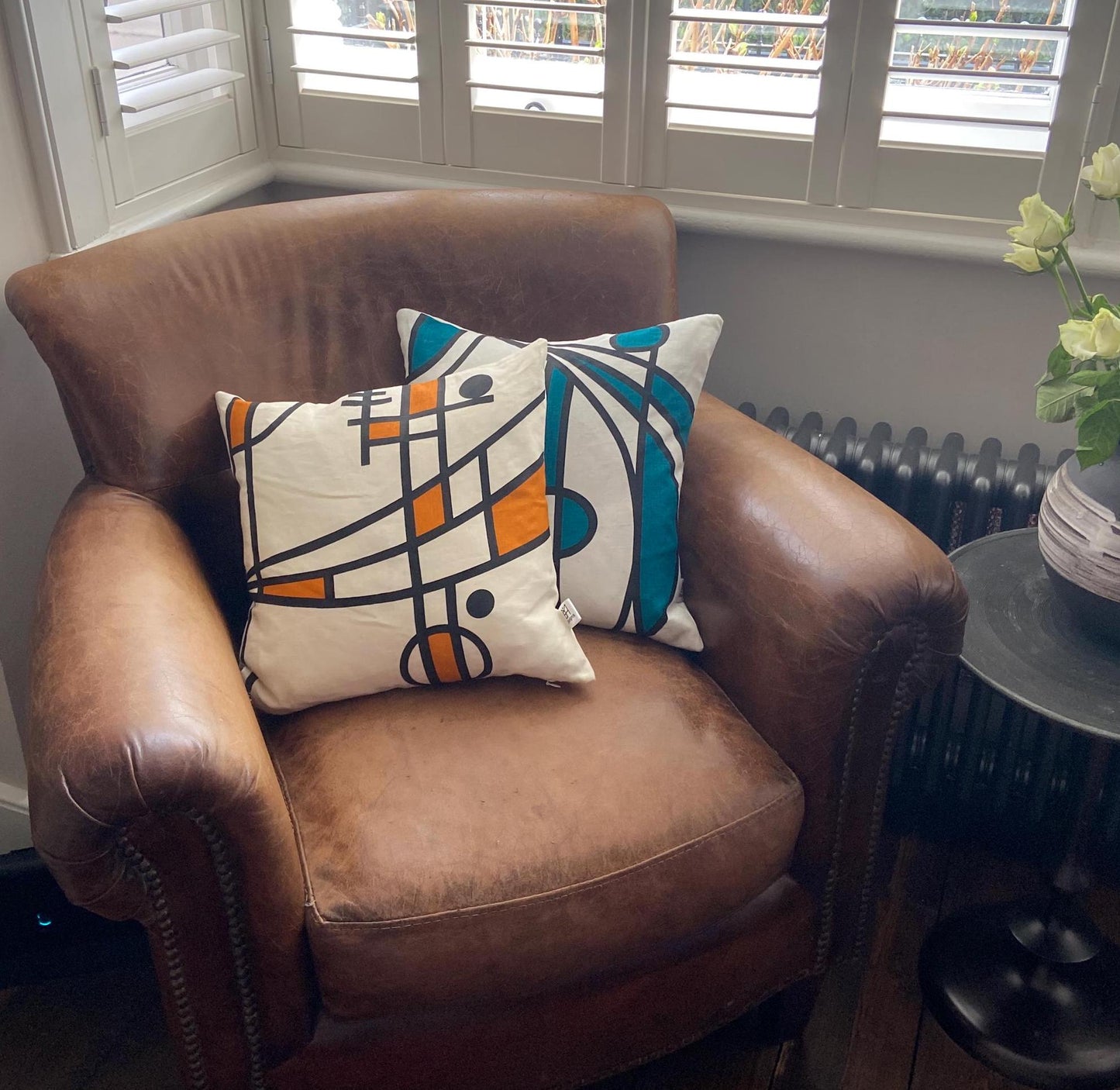 Curve cushion in ochre