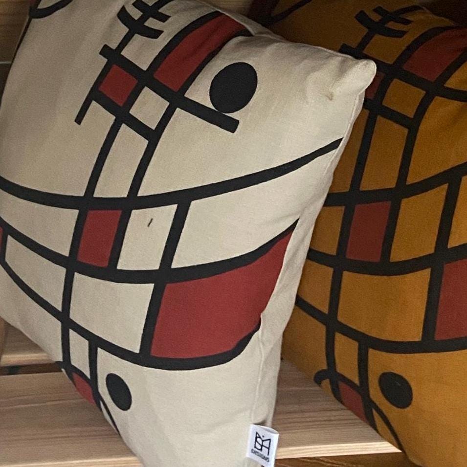 Curve cushion in sienna